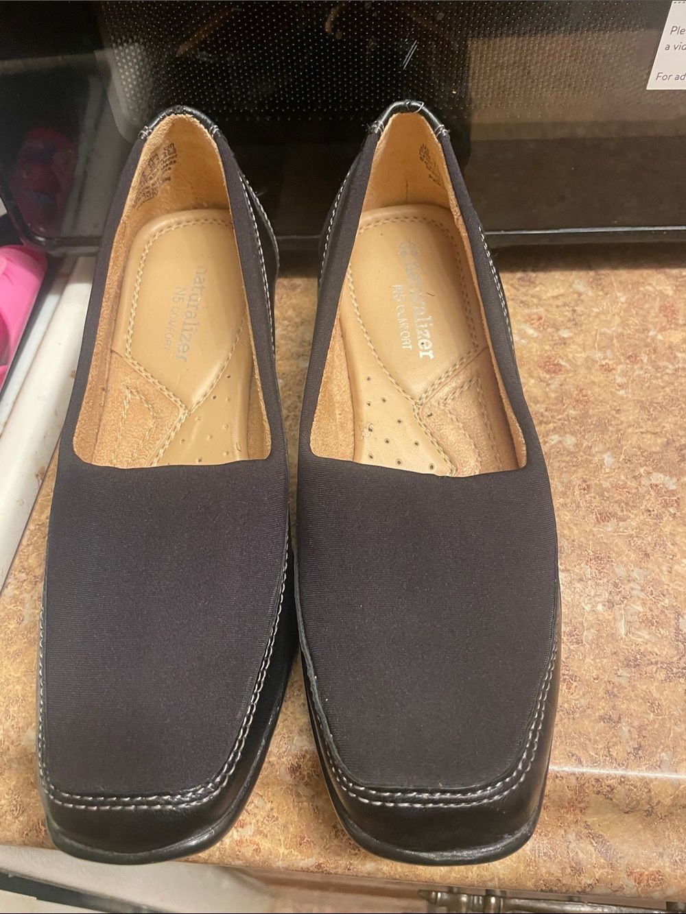 Naturalizer N5 Comfort Black Shoe Size 5.5  Slip-On Loafers